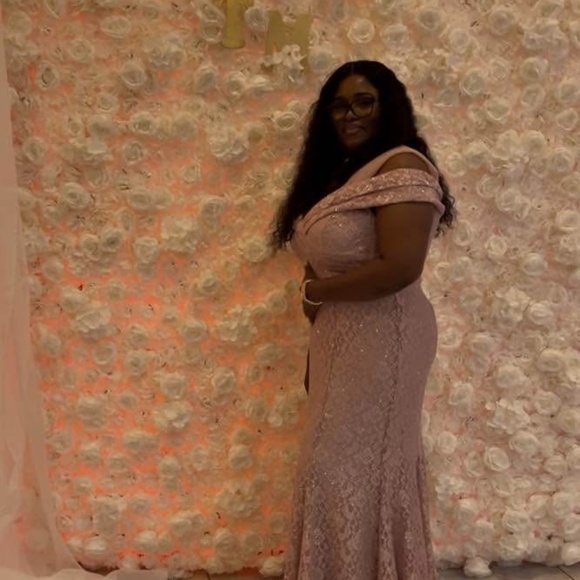 Women dresses - Picture 1 of 2